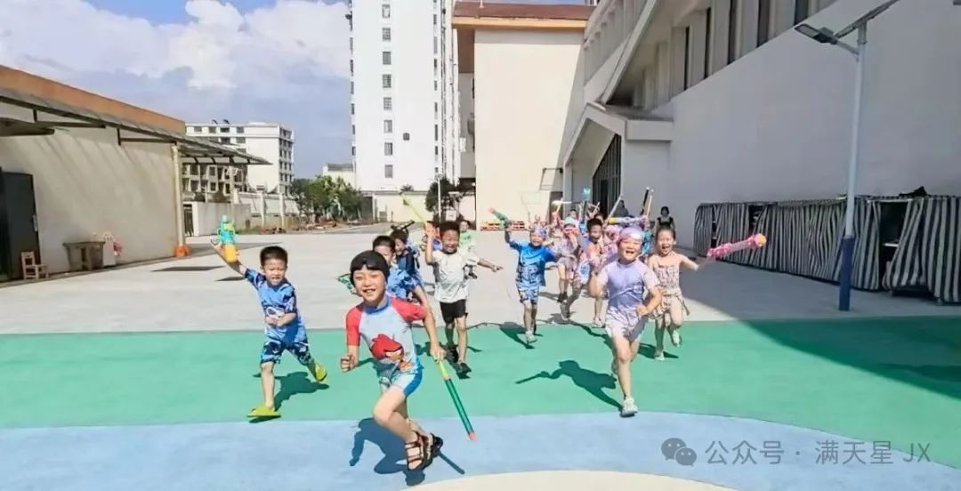 “童心筑梦，水花与森林见证成长”——南城县聚星幼儿园大班毕业典礼活动