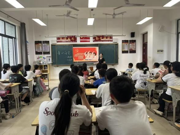 “德润赣鄱·传承红色基因”——崇仁县第二小学关工委开展“童心向党”主题教育