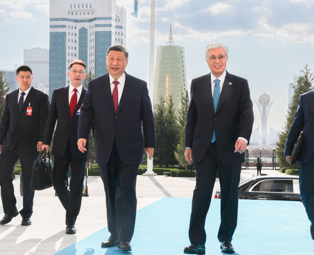 习近平同哈萨克斯坦总统托卡耶夫会谈   