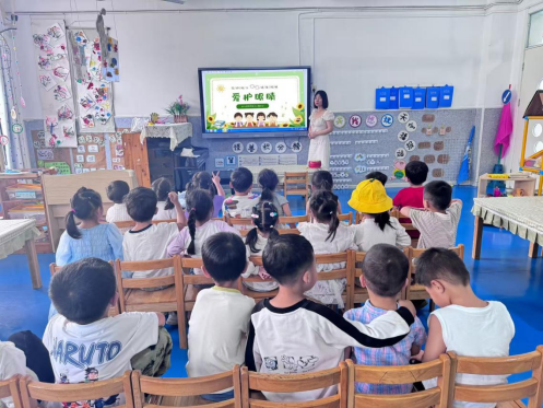 守护“瞳”真，点亮“睛”彩——崇仁县宝水幼儿园关工委开展全国爱眼日健康宣传活动