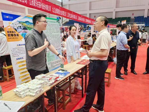 九江职业大学举办2025届毕业生夏季招聘会