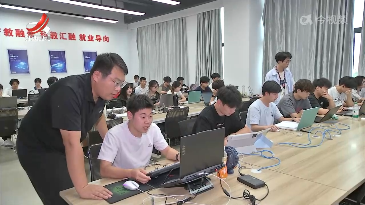 陈永奇在南昌专题调研职业教育产教融合发展工作