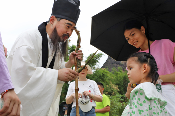 鹰潭龙虎山端午遇仙记：五形香粽传福运，河灯载愿映青山