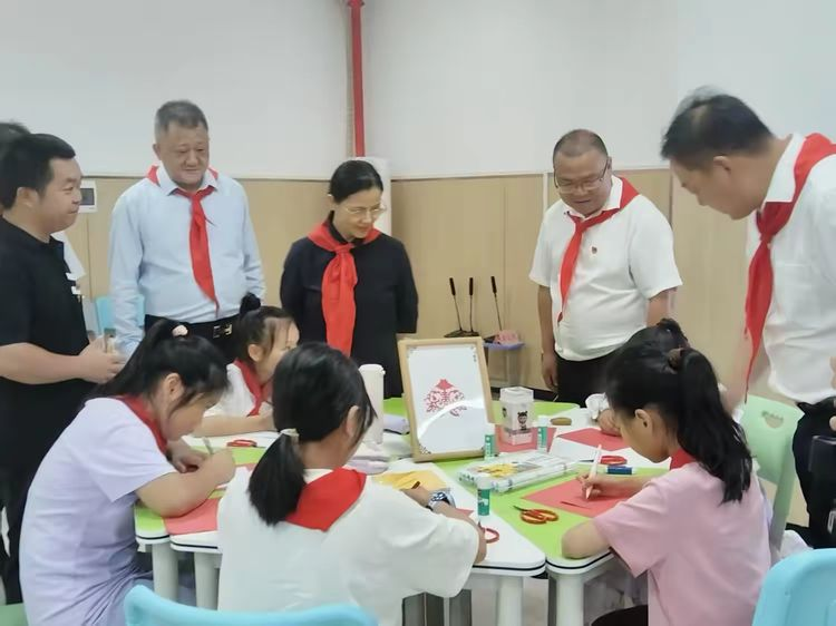 粽香伴童声 关爱满校园