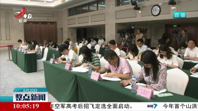 【江西省双拥工作新闻发布会今天上午举行】在新一届全国双拥模范城（县）创建活动中 我省首次实现设区市“满堂红”