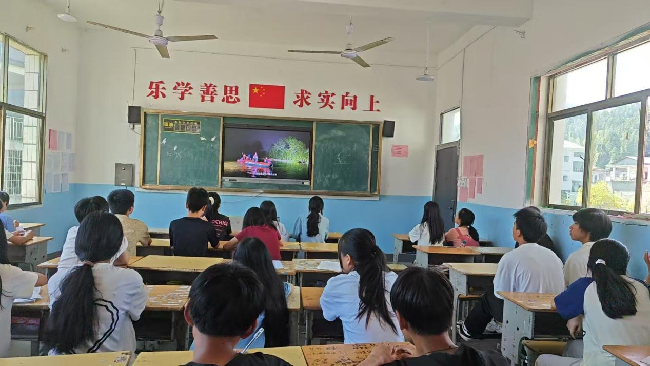 乐安县谷岗中学召开暑期前防溺水安全教育主题班会