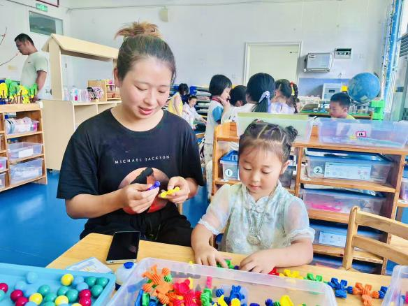 以爱相约 共话游戏——崇仁县宝水幼儿园中班室内自主区域活动暨家长半日开放活动