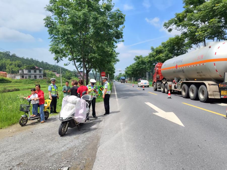 万载县双桥镇启动道路交通安全专项整治行动