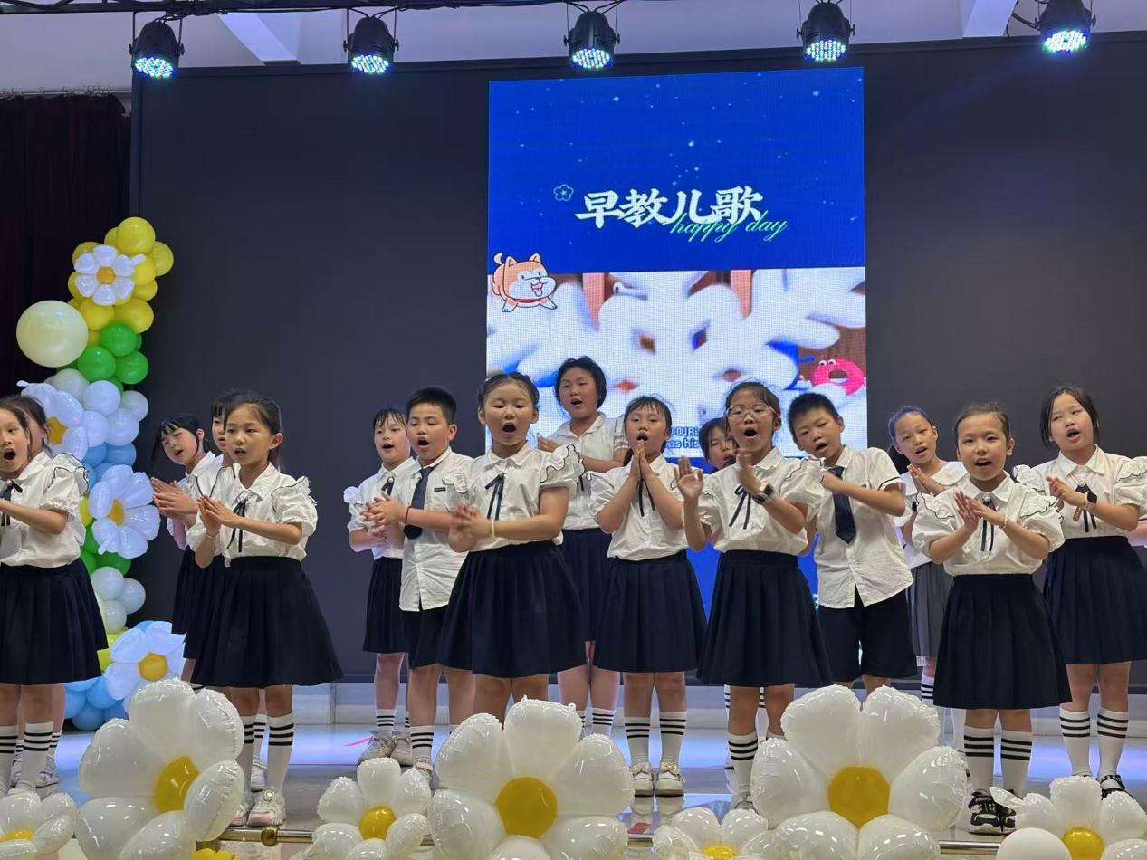 童声飞扬展风采 英语舞台绽光芒——黎川实验小学成功举办三四年级英语文艺汇演