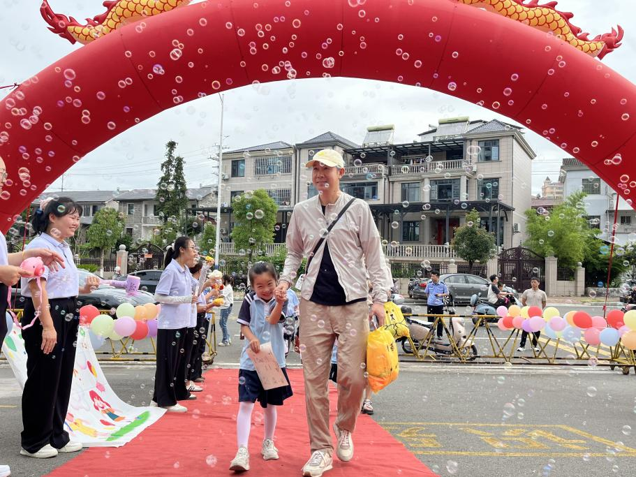 当六一遇上那一抹红——广昌县第二幼儿园2025年度“六一”活动