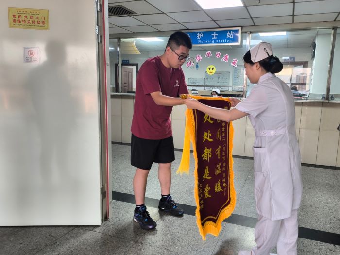 点赞！准高考生路旁不慎受伤，宜春市第二人民医院“白衣天使”暖心相助