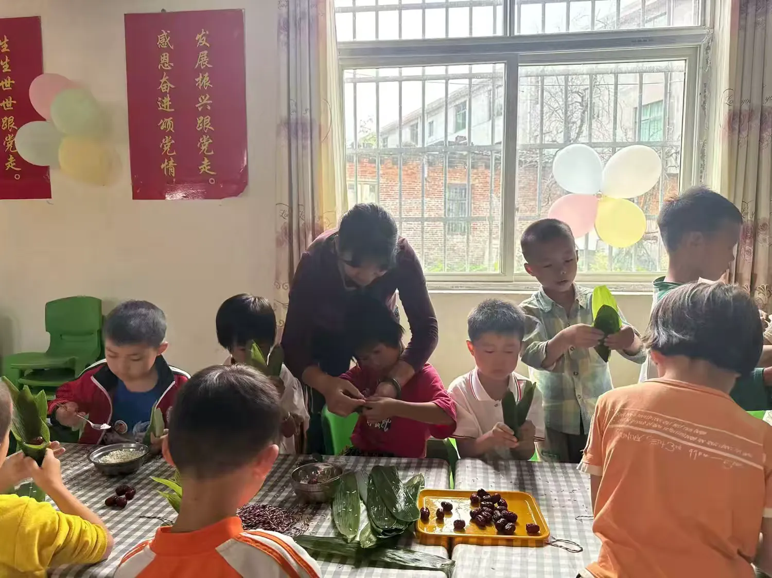 粽叶飘香迎端午  童心飞扬庆六一