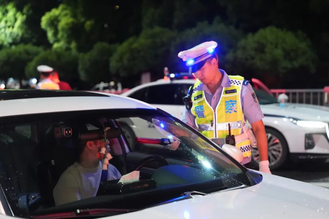 统一行动！九江公安交警全力守护夏夜交通安全