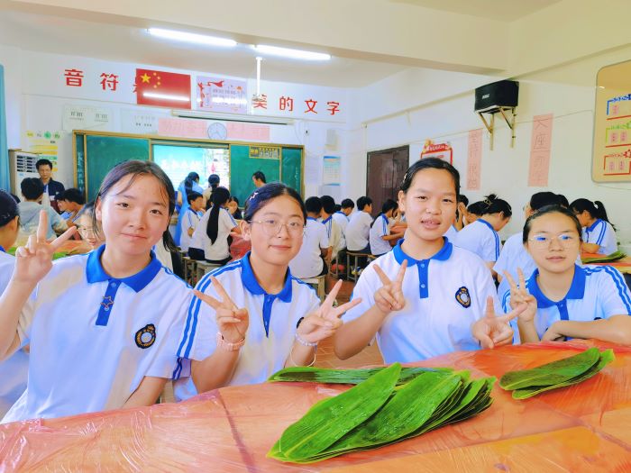 万载县潭埠初级中学：粽叶飘香迎端午 家校共育传温情