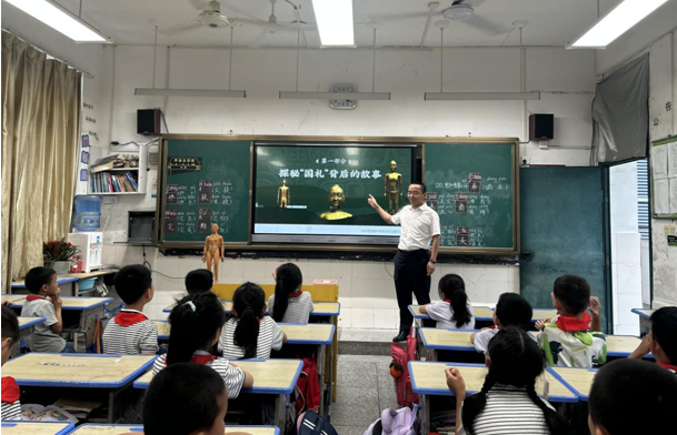 把博物馆“搬”进校园 中医课让文物“活”起来