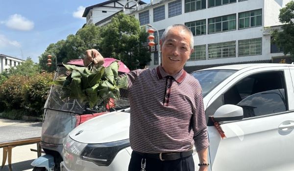 粽香侨情暖端午 共叙桑梓念亲恩——宜春市袁州区西村镇开展迎端午包粽子活动