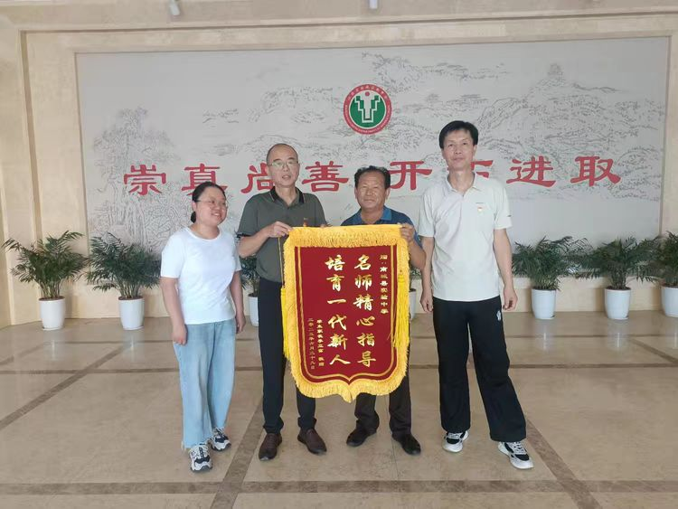 南城县实验中学：以艺逐梦绽芳华  ﻿家校同心谱新篇