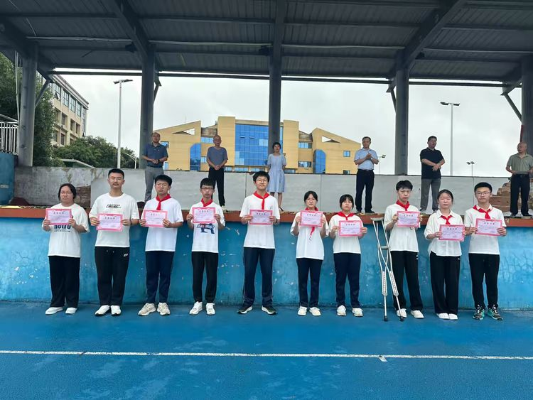 承青松之志 展五星风采——南城县实验中学学子荣获2024-2025年度县“五星学生”称号