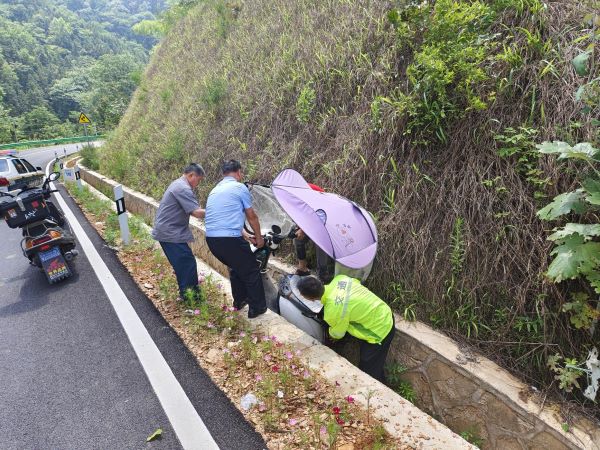 万载县交通运输局：路政巡查遇险情 及时援手暖民心