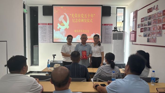 宜丰县城东社区开展红色走读活动