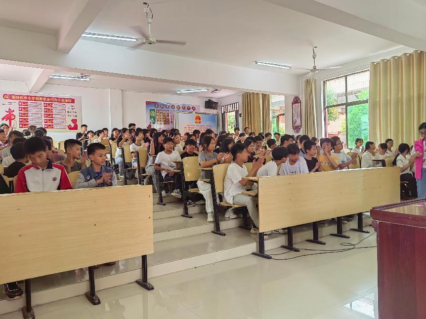 向阳而生逐光行 心理健康润心田——崇仁县六家桥乡初级中学关工委开展心理健康专题讲座