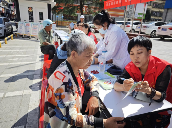 鹰潭市月湖区开展世界无烟日主题宣传活动