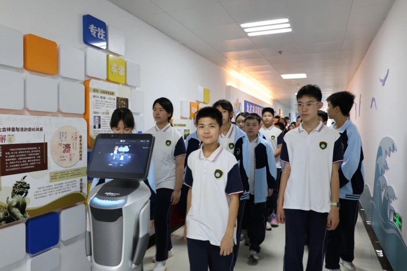 探法治基地启成长新程 筑青春防线护少年初心——九江外国语学校庾亮校区开展沉浸式法治教育实践活动