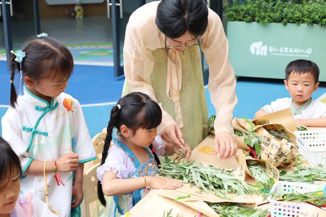 端午邂逅六一，共绘生命华章——崇仁县第五幼儿园开展端午六一生命教育主题活动