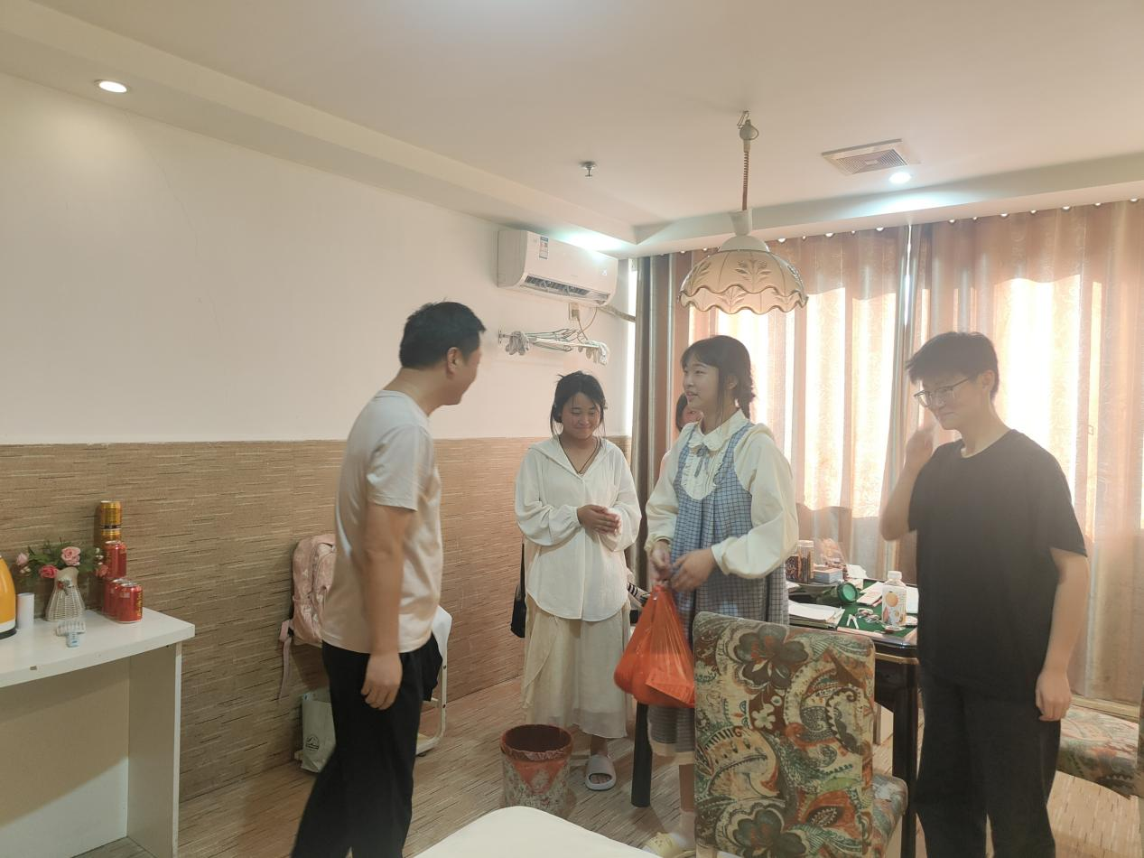 书记情牵中考路，关怀暖透少年心