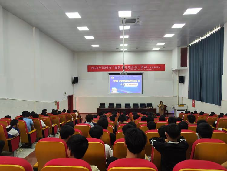 百场辅导进百校  罗娅萍专家走进黄陂中学开展“青春的心声——如何表达与倾听”主题讲座