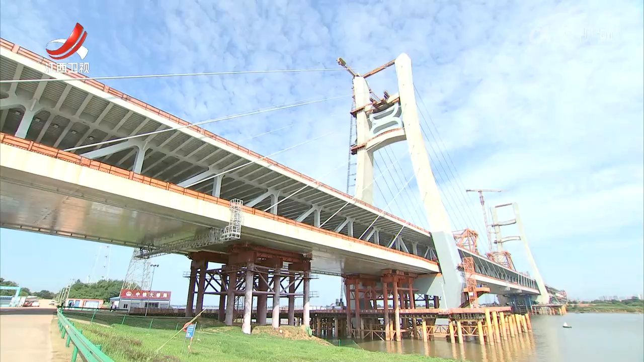 省全国人大代表开展专题调研 叶建春参加