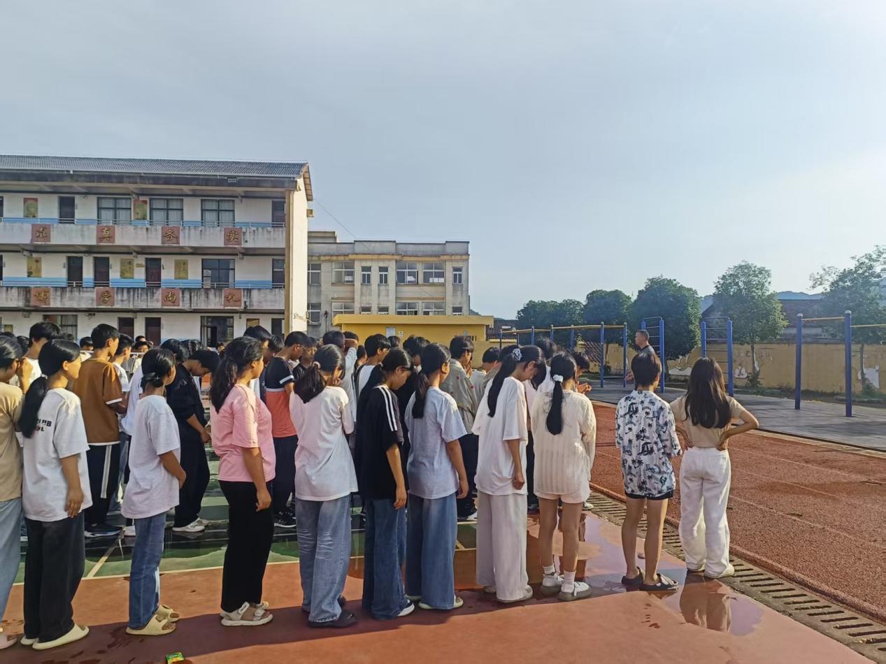 筑牢暑期安全防线——崇仁县许坊乡中学开展安全教育活动