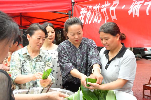 艾香满社区 粽享邻里情——宜丰县社区管委会开展“我们的节日·端午节”系列活动