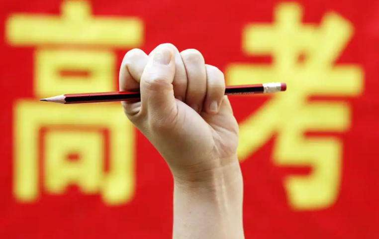 长天新闻丨江右时评：有一种温暖叫“全民护考”
