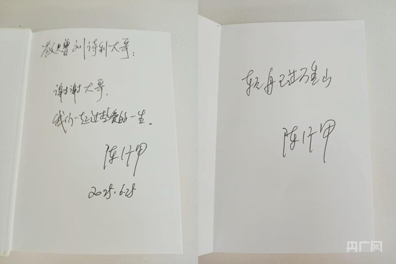 长天新闻丨江右锐评：脚踩泥泞仍要仰望星空