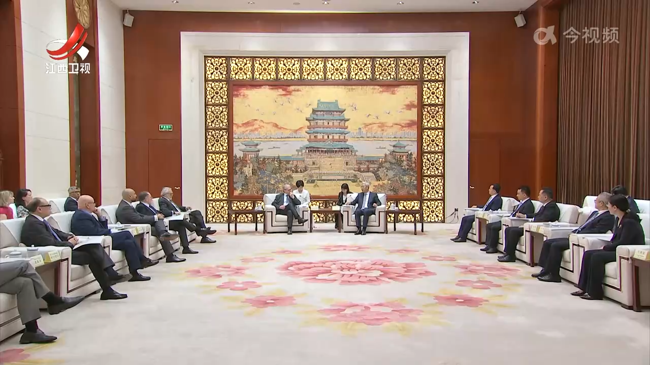 尹弘会见拉美驻华使节代表团一行