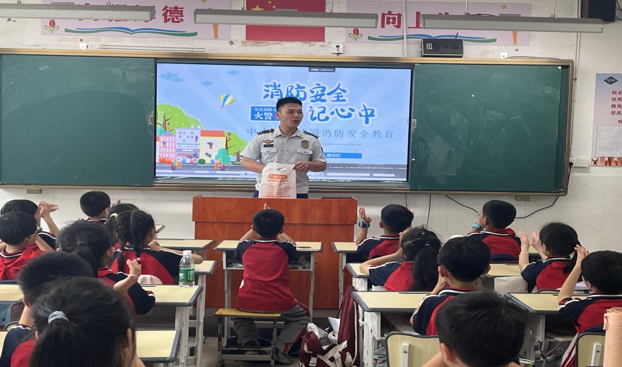 消防安全进课堂  平安未来共筑造