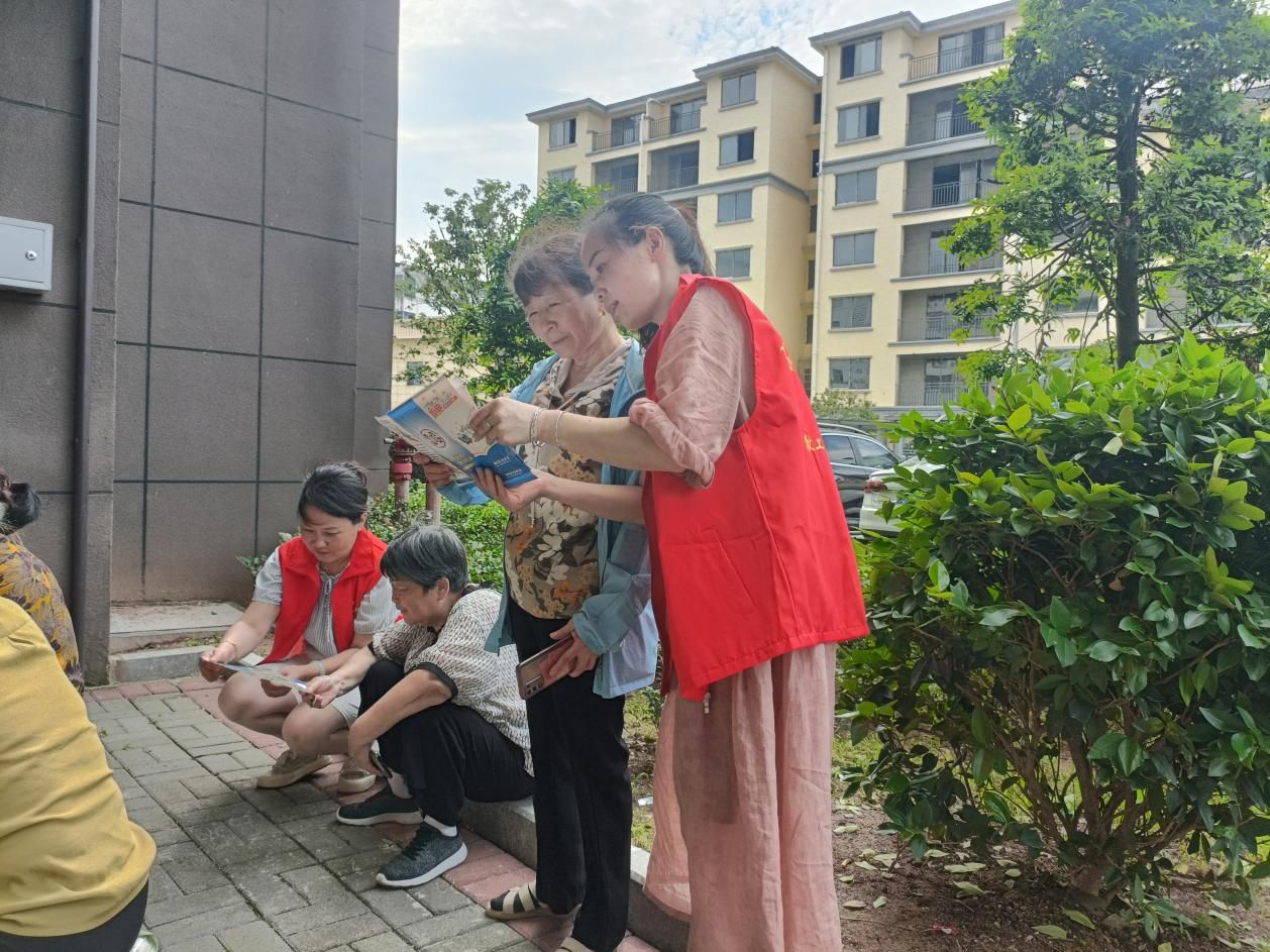 奉新县宫保地社区为居民群众“零距离”守护“钱袋子”