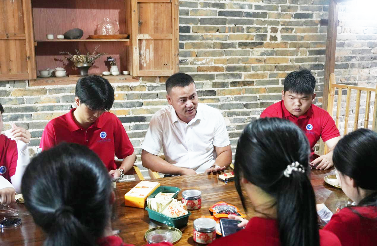 江传暑期大思政实践｜江西传媒职业学院田野之声志愿服务队： 锚定专业特色、探寻成长路径，开展青年大调研活动