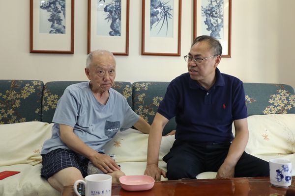 九江职业大学开展“七一”走访慰问活动