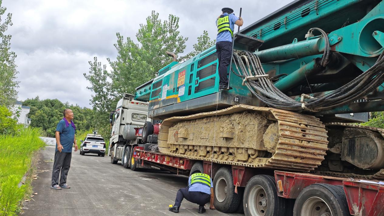 江西省交通运输执法局十支队八大队：高温下的坚守 用责任守护交通平安