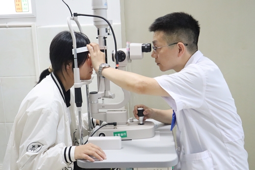 【健康科普】暑假护眼指南：别让电子屏幕悄悄偷走孩子的视力