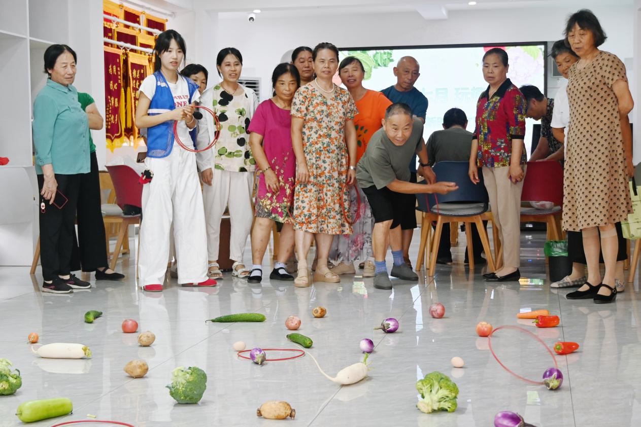 宜丰县城西社区：“蔬”香七月 玩趣无穷