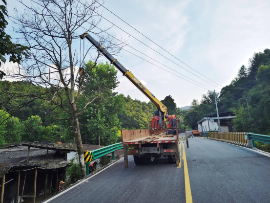 广昌公路人：为国道除“倾斜隐患” 为民生守“安全底线”