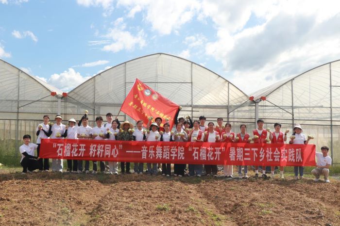 宜春市袁州区西村镇联合大学生志愿者探访农户 为农产品销售铺桥搭路