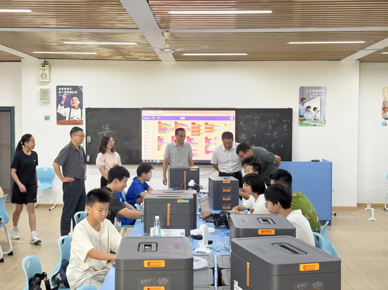 红心护苗筑防线 多彩托管助成长  ——九江三中开展“红心护苗”暑期托管服务