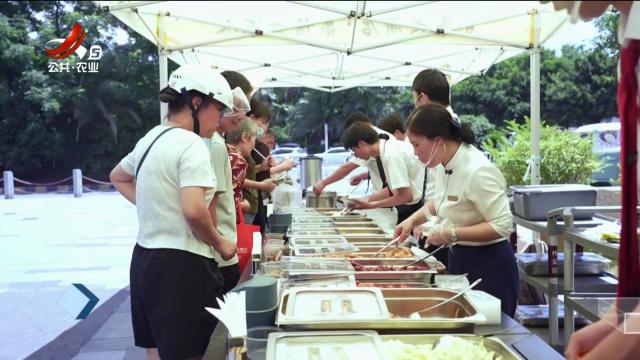 赣州：酒店“摆地摊” 外摆菜成就“新食尚”