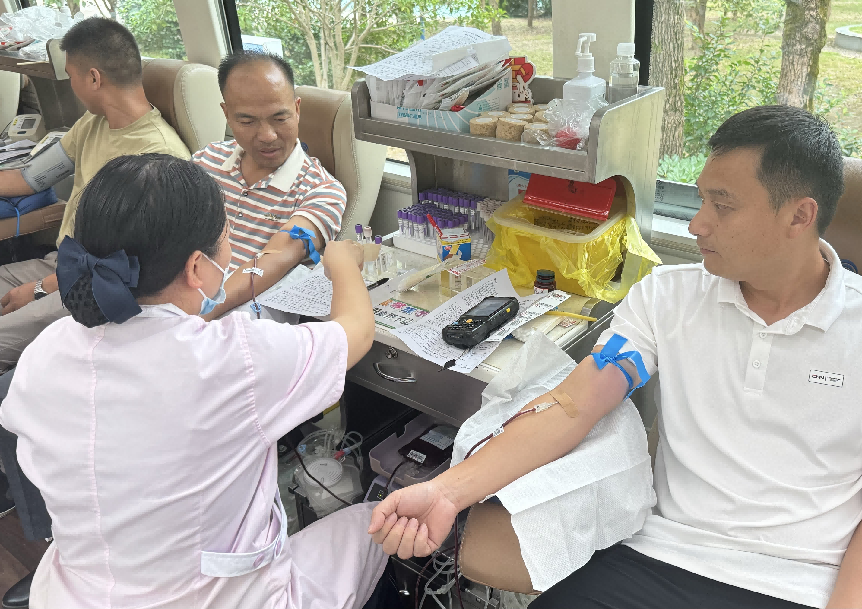 热血湖溪 为爱挽袖——乐安县湖溪乡开展无偿献血活动彰显干部担当