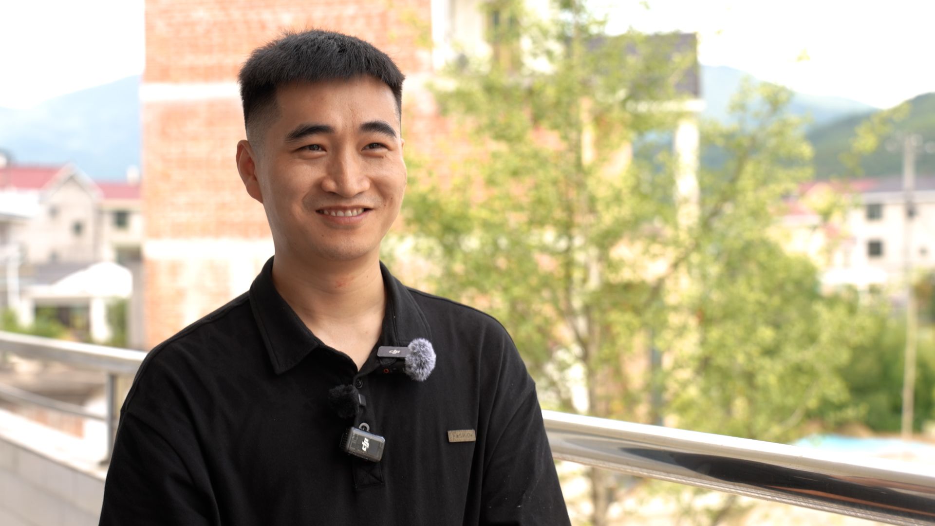 95后快递员返乡办伞厂：拼多多一把15元的伞，撑起乡村就业路