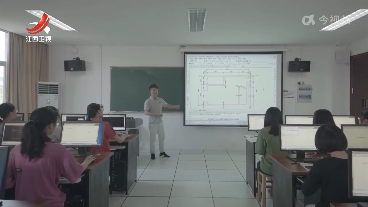 高校专业“上新” 人才培养升级